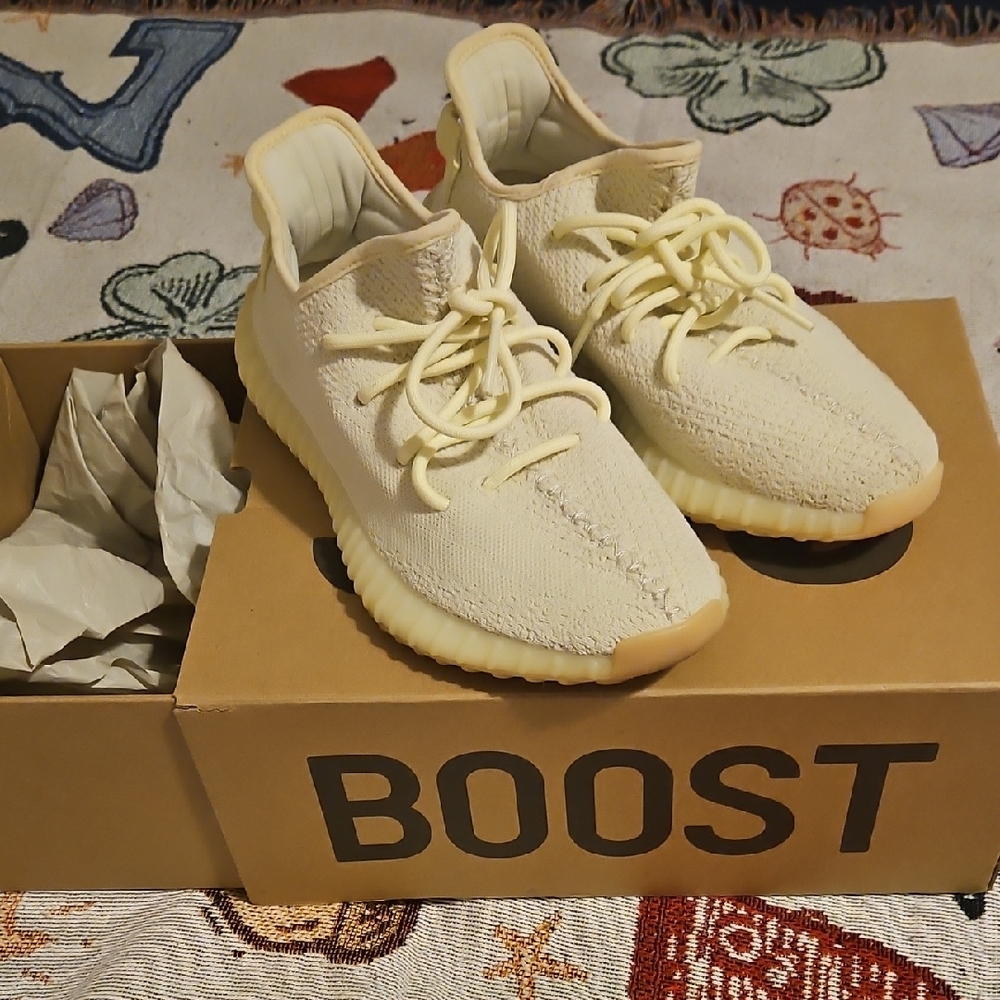 Yeezy Boost 350 V2 in Cream White
